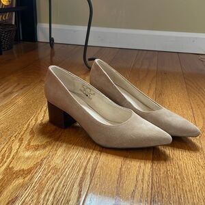 Tan Closed toed heel Hush Puppies